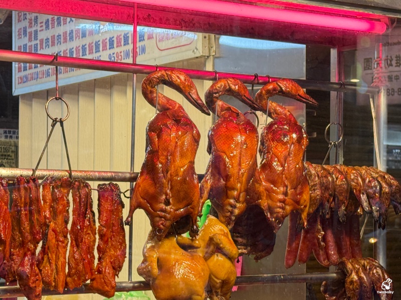 香港陳記燒臘便當 在地激推便當店 排隊人潮直接把店家包圍！ @兔貝比的菲比尋嚐