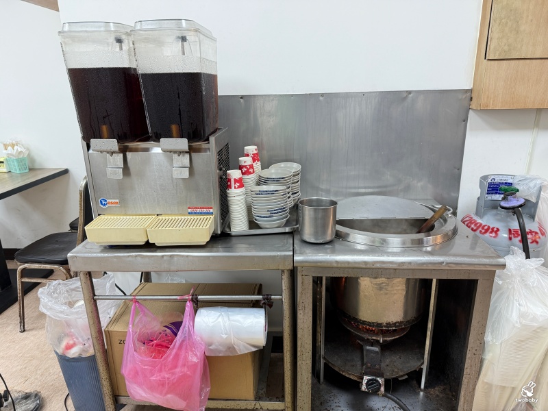香港陳記燒臘便當 在地激推便當店 排隊人潮直接把店家包圍！ @兔貝比的菲比尋嚐