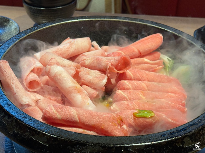 雅香石頭火鍋 板橋店 飄香40餘年老字號石頭火鍋 桌邊爆炒噴香迷人呀! @兔貝比的菲比尋嚐 雅香石頭火鍋 板橋店 飄香40餘年老字號石頭火鍋 桌邊爆炒噴香迷人呀! @兔貝比的菲比尋嚐