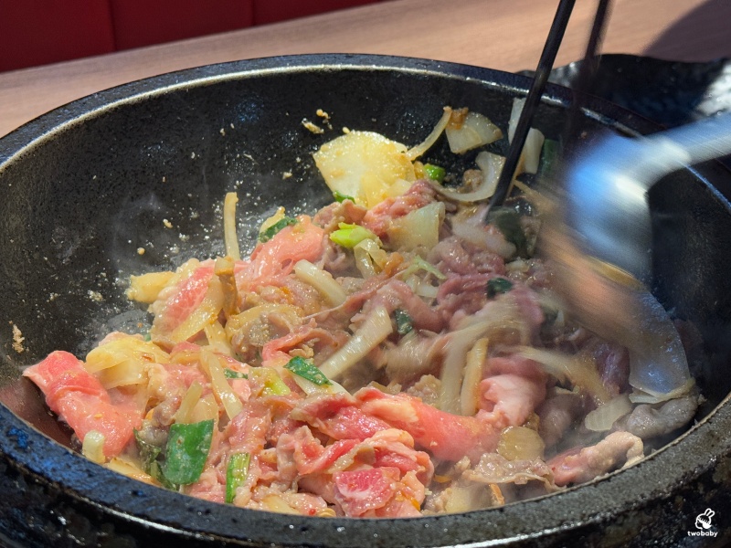 雅香石頭火鍋 板橋店 飄香40餘年老字號石頭火鍋 桌邊爆炒噴香迷人呀! @兔貝比的菲比尋嚐 雅香石頭火鍋 板橋店 飄香40餘年老字號石頭火鍋 桌邊爆炒噴香迷人呀! @兔貝比的菲比尋嚐