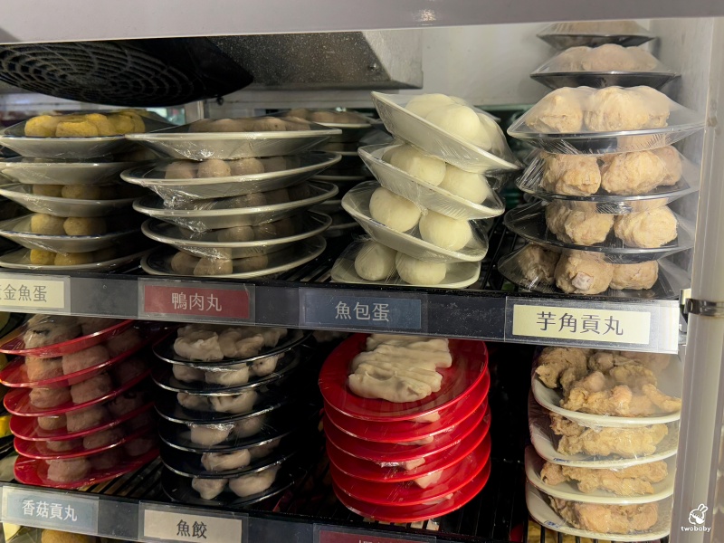 雅香石頭火鍋 板橋店 飄香40餘年老字號石頭火鍋 桌邊爆炒噴香迷人呀！ @兔貝比的菲比尋嚐
