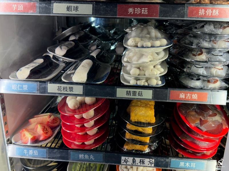 雅香石頭火鍋 板橋店 飄香40餘年老字號石頭火鍋 桌邊爆炒噴香迷人呀！ @兔貝比的菲比尋嚐