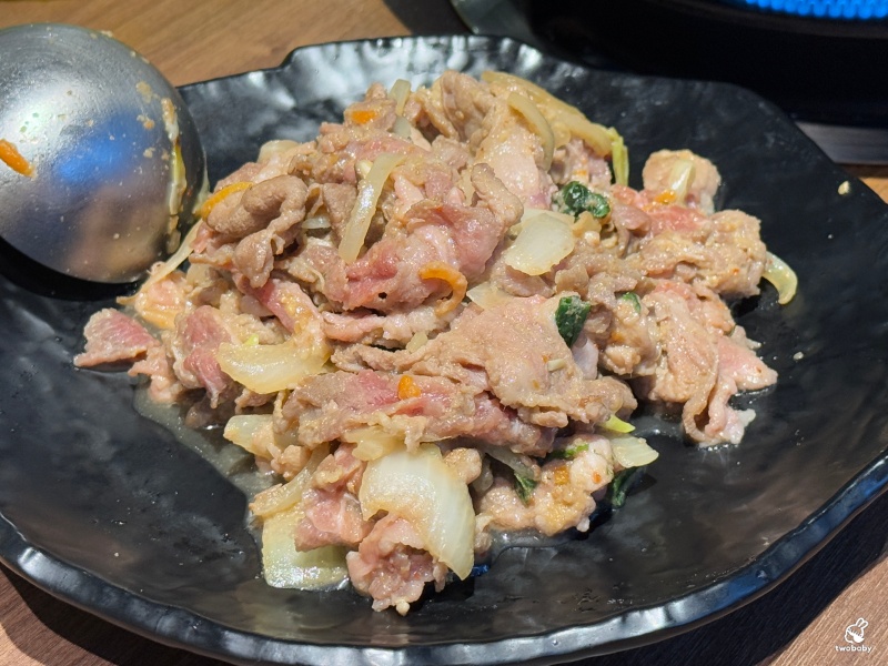 雅香石頭火鍋 板橋店 飄香40餘年老字號石頭火鍋 桌邊爆炒噴香迷人呀! @兔貝比的菲比尋嚐 雅香石頭火鍋 板橋店 飄香40餘年老字號石頭火鍋 桌邊爆炒噴香迷人呀! @兔貝比的菲比尋嚐