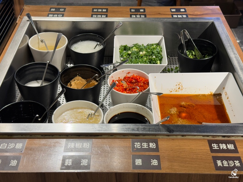 雅香石頭火鍋 板橋店 飄香40餘年老字號石頭火鍋 桌邊爆炒噴香迷人呀! @兔貝比的菲比尋嚐 雅香石頭火鍋 板橋店 飄香40餘年老字號石頭火鍋 桌邊爆炒噴香迷人呀! @兔貝比的菲比尋嚐