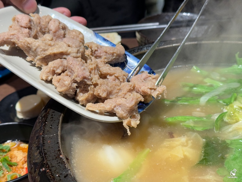 雅香石頭火鍋 板橋店 飄香40餘年老字號石頭火鍋 桌邊爆炒噴香迷人呀! @兔貝比的菲比尋嚐 雅香石頭火鍋 板橋店 飄香40餘年老字號石頭火鍋 桌邊爆炒噴香迷人呀! @兔貝比的菲比尋嚐