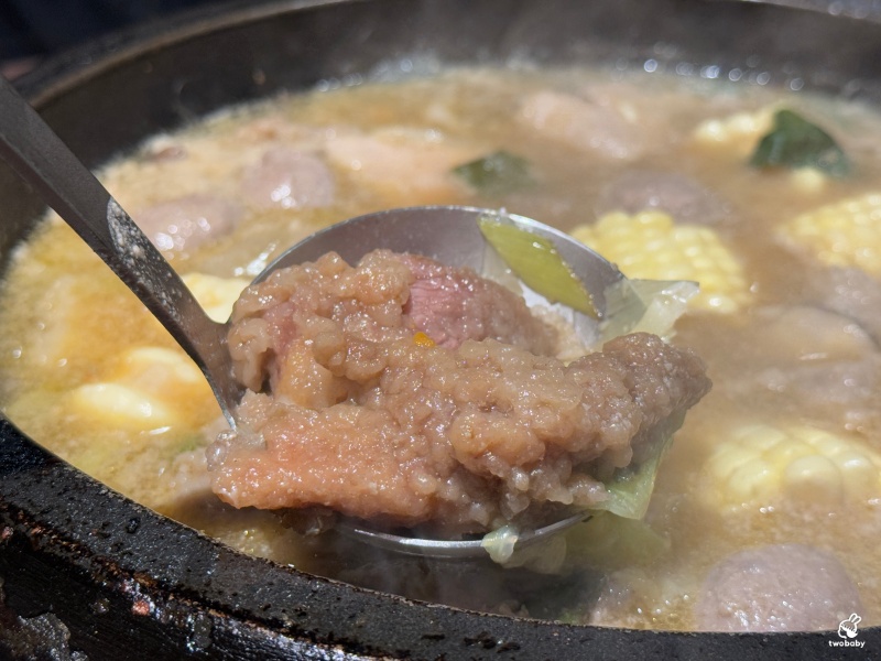 雅香石頭火鍋 板橋店 飄香40餘年老字號石頭火鍋 桌邊爆炒噴香迷人呀! @兔貝比的菲比尋嚐 雅香石頭火鍋 板橋店 飄香40餘年老字號石頭火鍋 桌邊爆炒噴香迷人呀! @兔貝比的菲比尋嚐