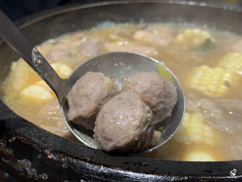 雅香石頭火鍋 板橋店 飄香40餘年老字號石頭火鍋 桌邊爆炒噴香迷人呀! @兔貝比的菲比尋嚐 雅香石頭火鍋 板橋店 飄香40餘年老字號石頭火鍋 桌邊爆炒噴香迷人呀! @兔貝比的菲比尋嚐