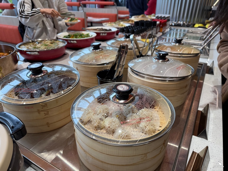 全台最大我家牛排插旗板橋！我家牛排板橋遠科店 上百種自助吧菜色曝光！ @兔貝比的菲比尋嚐