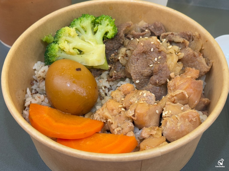 小鹿亭咖哩．丼飯．烏龍麵 平價日式咖哩只要90元起 內用可續飲料、咖哩 小資族學生們的最愛！ @兔貝比的菲比尋嚐