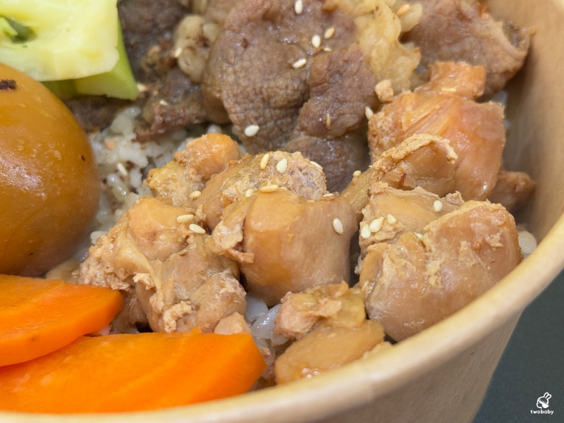 小鹿亭咖哩．丼飯．烏龍麵 平價日式咖哩只要90元起 內用可續飲料、咖哩 小資族學生們的最愛！ @兔貝比的菲比尋嚐