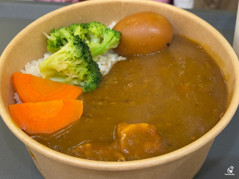 小鹿亭咖哩．丼飯．烏龍麵 平價日式咖哩只要90元起 內用可續飲料、咖哩 小資族學生們的最愛！ @兔貝比的菲比尋嚐