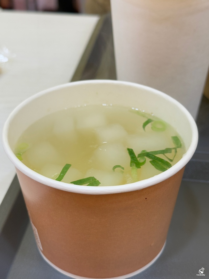 小鹿亭咖哩．丼飯．烏龍麵 平價日式咖哩只要90元起 內用可續飲料、咖哩 小資族學生們的最愛！ @兔貝比的菲比尋嚐