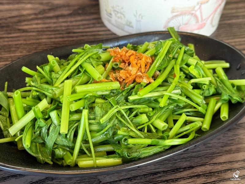 郭記牛肉麵 牛肉厚實湯頭濃郁 巨大紅油炒手超飽足！ @兔貝比的菲比尋嚐