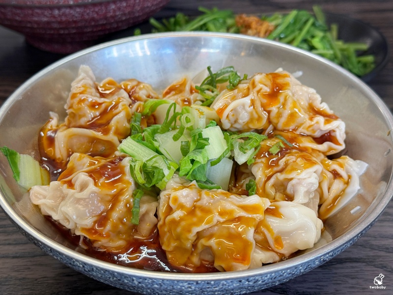 郭記牛肉麵 牛肉厚實湯頭濃郁 巨大紅油炒手超飽足! @兔貝比的菲比尋嚐 郭記牛肉麵 牛肉厚實湯頭濃郁 巨大紅油炒手超飽足! @兔貝比的菲比尋嚐