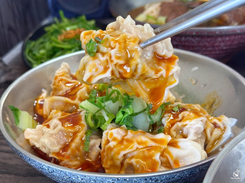 郭記牛肉麵 牛肉厚實湯頭濃郁 巨大紅油炒手超飽足! @兔貝比的菲比尋嚐 郭記牛肉麵 牛肉厚實湯頭濃郁 巨大紅油炒手超飽足! @兔貝比的菲比尋嚐