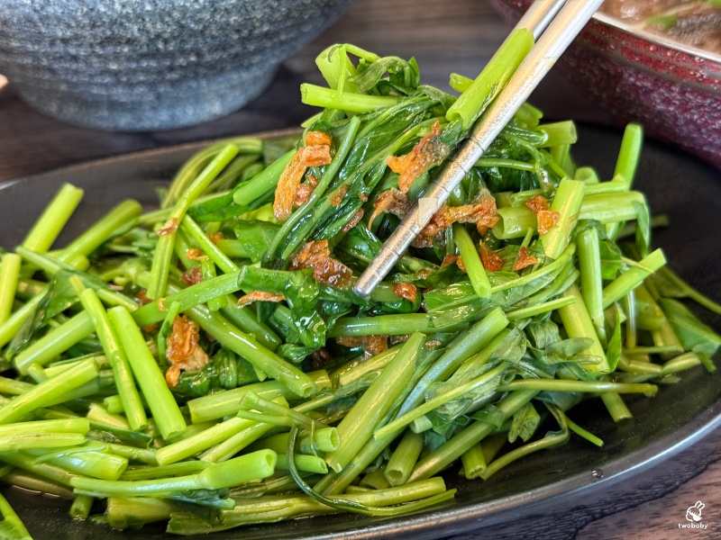 郭記牛肉麵 牛肉厚實湯頭濃郁 巨大紅油炒手超飽足! @兔貝比的菲比尋嚐 郭記牛肉麵 牛肉厚實湯頭濃郁 巨大紅油炒手超飽足! @兔貝比的菲比尋嚐