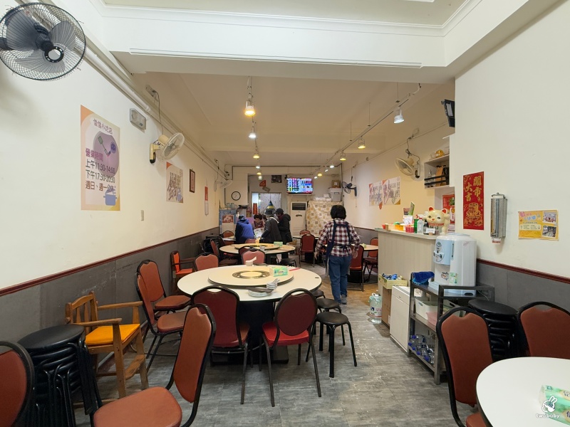 佳佳小吃店 藏在巷弄的40年老味道，炸排骨、白斬雞讓你吃到懷念！ @兔貝比的菲比尋嚐
