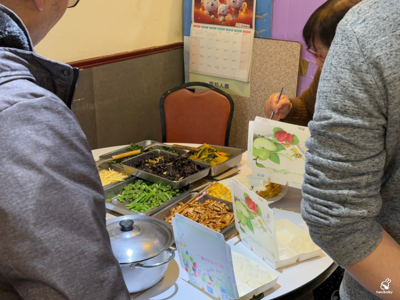 佳佳小吃店 藏在巷弄的40年老味道，炸排骨、白斬雞讓你吃到懷念！ @兔貝比的菲比尋嚐