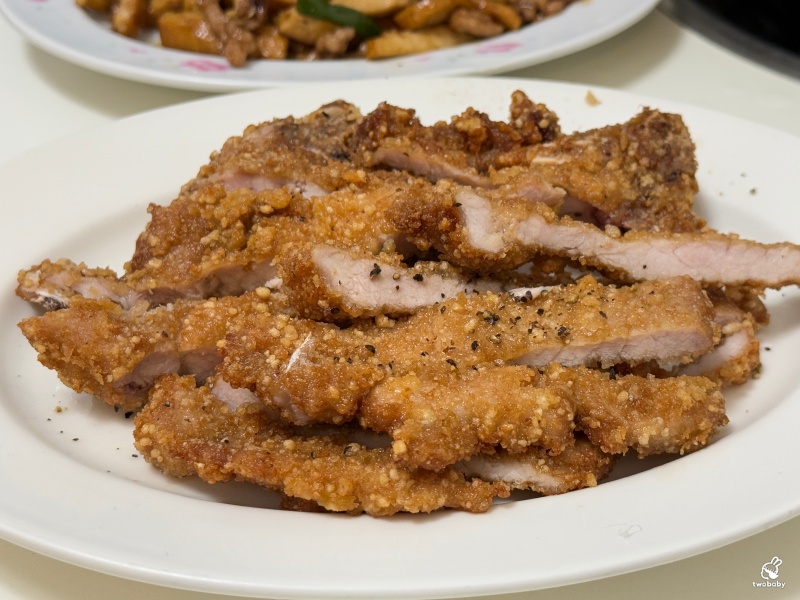 佳佳小吃店 藏在巷弄的40年老味道，炸排骨、白斬雞讓你吃到懷念！ @兔貝比的菲比尋嚐