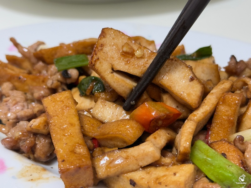 佳佳小吃店 藏在巷弄的40年老味道，炸排骨、白斬雞讓你吃到懷念！ @兔貝比的菲比尋嚐