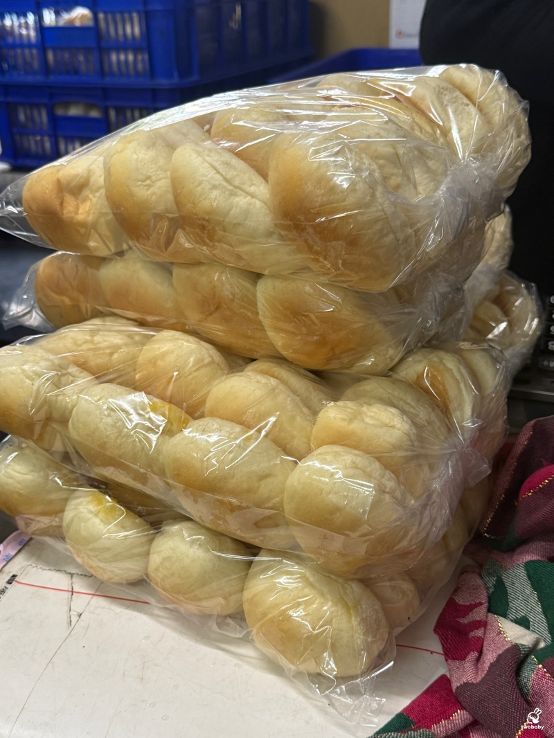 人人麵包專業烘焙|低調到不行的麵包工廠 人氣餐包一顆才4塊 晚來就搶不到啦! @兔貝比的菲比尋嚐 人人麵包專業烘焙|低調到不行的麵包工廠 人氣餐包一顆才4塊 晚來就搶不到啦! @兔貝比的菲比尋嚐