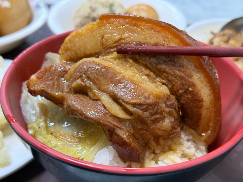 阿益魯肉飯 魯肉飯一碗15元 小菜10元起 CP值超高 在地人激推的銅板美食! @兔貝比的菲比尋嚐 阿益魯肉飯 魯肉飯一碗15元 小菜10元起 CP值超高 在地人激推的銅板美食! @兔貝比的菲比尋嚐