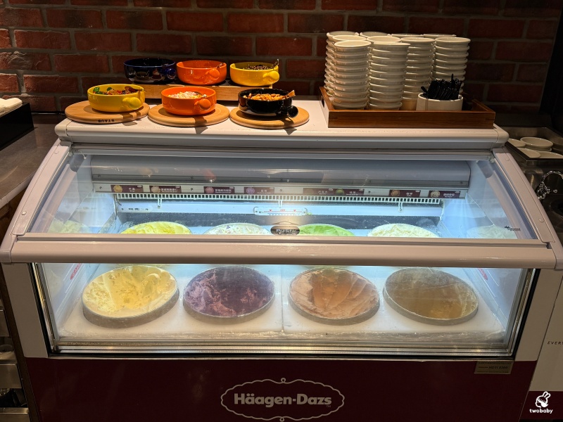 村民食堂廚窗港點新莊i-Tower店 新北港式料理吃到飽開幕囉!各式港點燒臘燒賣、哈根達斯任你吃爽爽! @兔貝比的菲比尋嚐 村民食堂廚窗港點新莊i-Tower店 新北港式料理吃到飽開幕囉!各式港點燒臘燒賣、哈根達斯任你吃爽爽! @兔貝比的菲比尋嚐