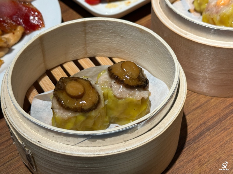 村民食堂廚窗港點新莊i-Tower店 新北港式料理吃到飽開幕囉！各式港點燒臘燒賣、哈根達斯任你吃爽爽！ @兔貝比的菲比尋嚐