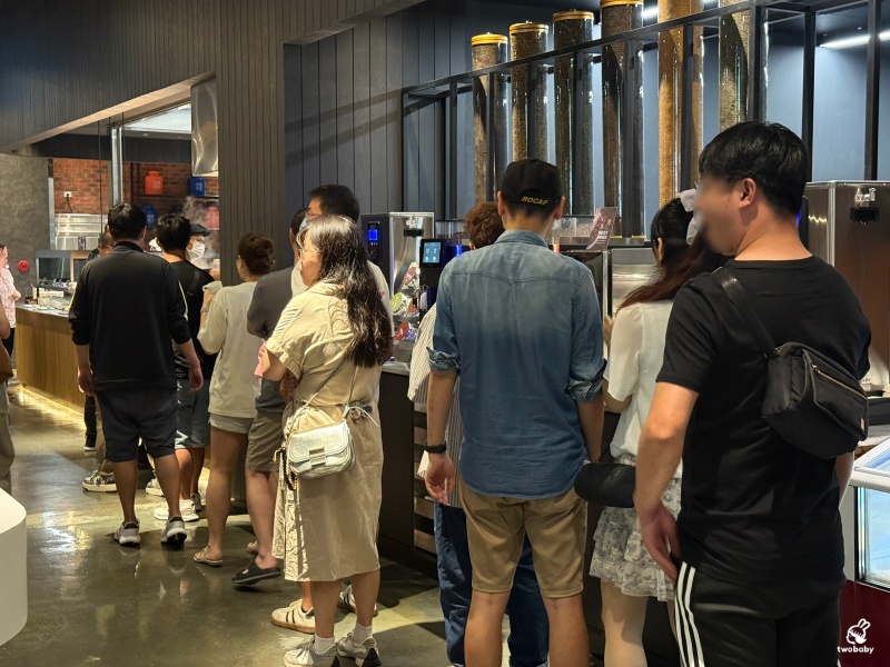 村民食堂廚窗港點新莊i-Tower店 新北港式料理吃到飽開幕囉！各式港點燒臘燒賣、哈根達斯任你吃爽爽！ @兔貝比的菲比尋嚐
