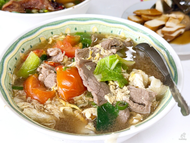 【中正紀念堂｜南門市場】合歡刀削麵館 市場美食街裡的人氣王 麵條超Q彈料多實在 想吃要早早來卡位！ @兔貝比的菲比尋嚐