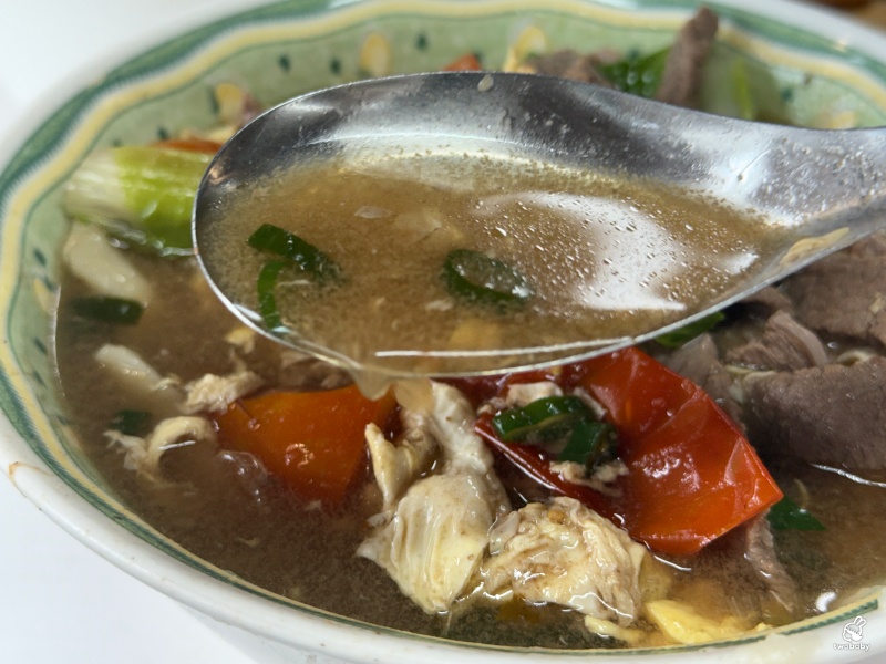 【中正紀念堂｜南門市場】合歡刀削麵館 市場美食街裡的人氣王 麵條超Q彈料多實在 想吃要早早來卡位！ @兔貝比的菲比尋嚐