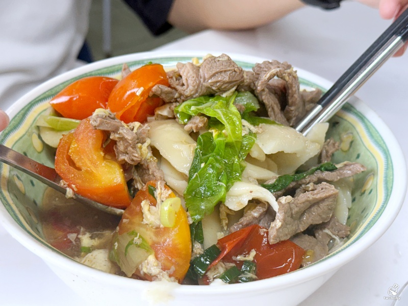 【中正紀念堂｜南門市場】合歡刀削麵館 市場美食街裡的人氣王 麵條超Q彈料多實在 想吃要早早來卡位！ @兔貝比的菲比尋嚐
