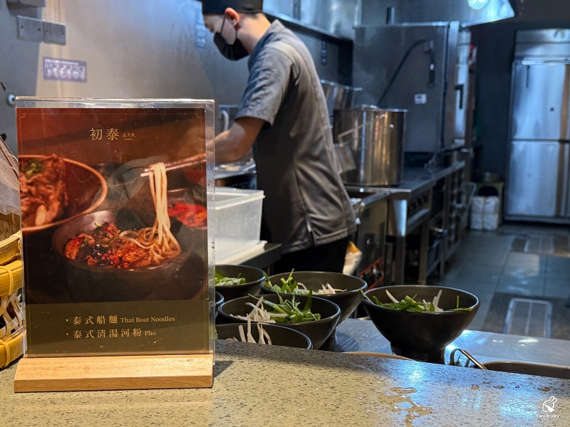 板橋泰式吃到飽推薦｜Pikul初泰新板傑仕堡門市 下午茶只要699元 爽吃超過50道經典泰式料理 還有現做舒芙蕾太幸福啦！ @兔貝比的菲比尋嚐