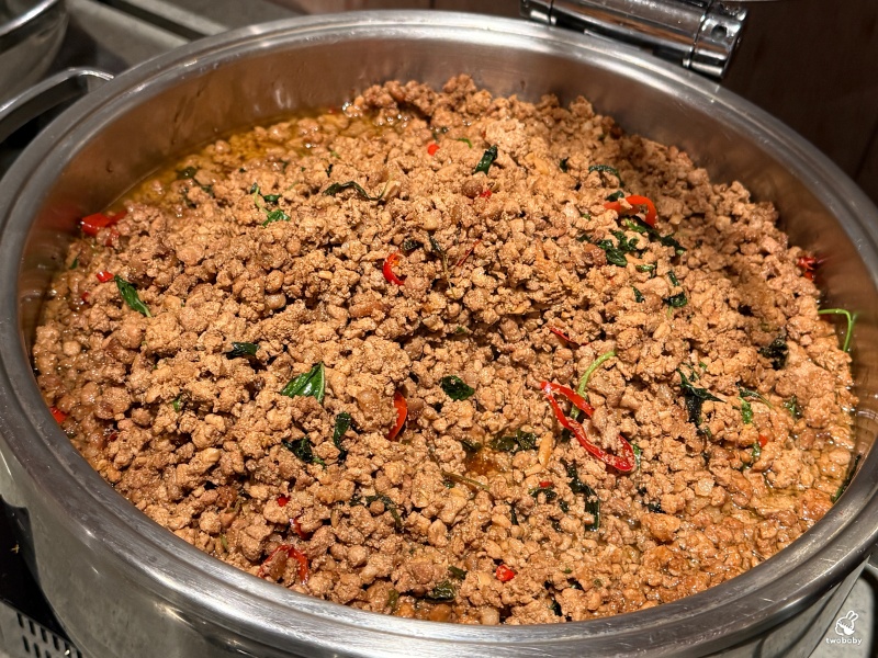 板橋泰式吃到飽推薦｜Pikul初泰新板傑仕堡門市 下午茶只要699元 爽吃超過50道經典泰式料理 還有現做舒芙蕾太幸福啦！ @兔貝比的菲比尋嚐