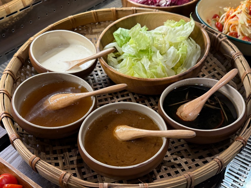 板橋泰式吃到飽推薦｜Pikul初泰新板傑仕堡門市 下午茶只要699元 爽吃超過50道經典泰式料理 還有現做舒芙蕾太幸福啦！ @兔貝比的菲比尋嚐