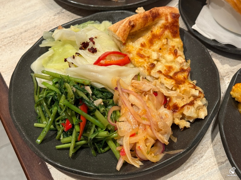 板橋泰式吃到飽推薦｜Pikul初泰新板傑仕堡門市 下午茶只要699元 爽吃超過50道經典泰式料理 還有現做舒芙蕾太幸福啦！ @兔貝比的菲比尋嚐