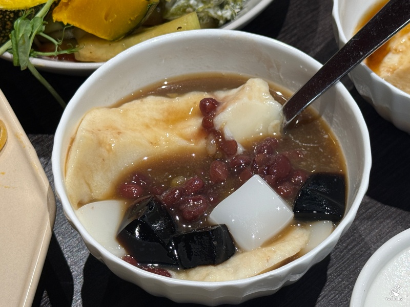 旭穗蔬食VEGANala 植境店｜台北蔬食Buffet吃到飽 400元有找 數十道原型優質料理 還能爽嗑2.5小時！ @兔貝比的菲比尋嚐