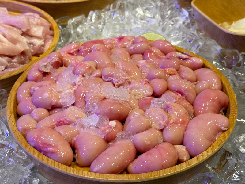南台灣火鍋霸主《饗麻饗辣PLUS》進軍台北囉！火鍋＋Buffet吃到飽 CP值大升級一定要衝！饗麻饗辣PLUS LaLaport南港店菜色一覽 @兔貝比的菲比尋嚐