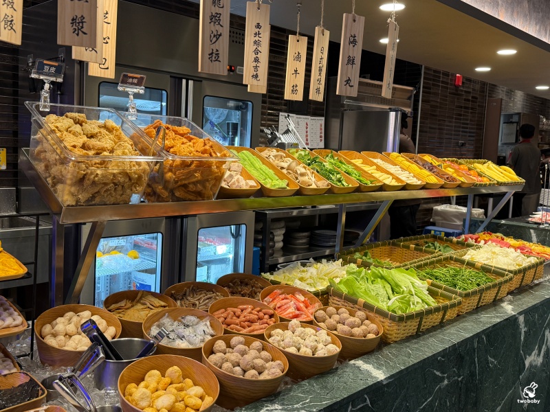 南台灣火鍋霸主《饗麻饗辣PLUS》進軍台北囉！火鍋＋Buffet吃到飽 CP值大升級一定要衝！饗麻饗辣PLUS LaLaport南港店菜色一覽 @兔貝比的菲比尋嚐
