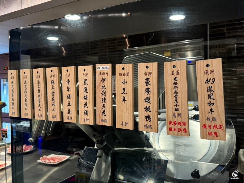 南台灣火鍋霸主《饗麻饗辣PLUS》進軍台北囉！火鍋＋Buffet吃到飽 CP值大升級一定要衝！饗麻饗辣PLUS LaLaport南港店菜色一覽 @兔貝比的菲比尋嚐