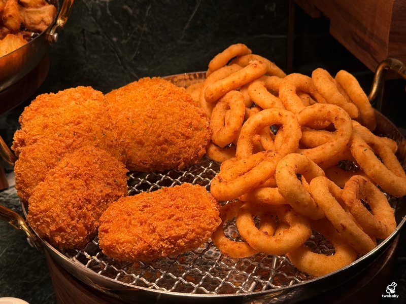 南台灣火鍋霸主《饗麻饗辣PLUS》進軍台北囉！火鍋＋Buffet吃到飽 CP值大升級一定要衝！饗麻饗辣PLUS LaLaport南港店菜色一覽 @兔貝比的菲比尋嚐