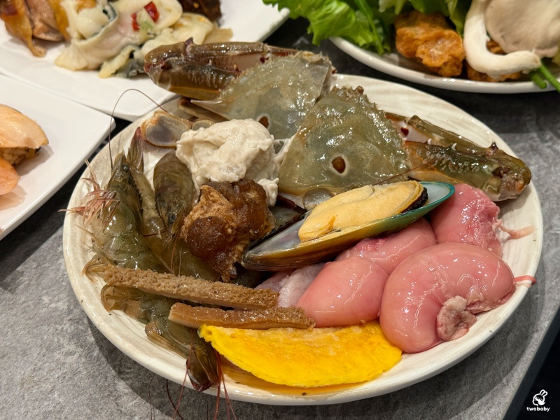 南台灣火鍋霸主《饗麻饗辣PLUS》進軍台北囉！火鍋＋Buffet吃到飽 CP值大升級一定要衝！饗麻饗辣PLUS LaLaport南港店菜色一覽 @兔貝比的菲比尋嚐