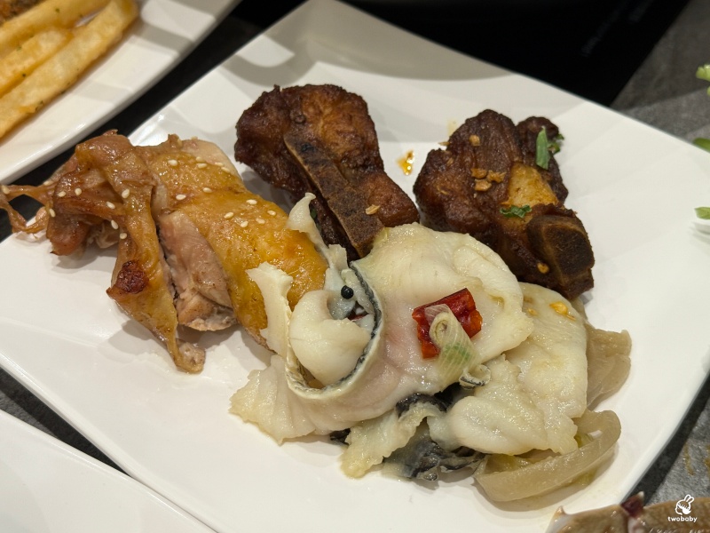 南台灣火鍋霸主《饗麻饗辣PLUS》進軍台北囉！火鍋＋Buffet吃到飽 CP值大升級一定要衝！饗麻饗辣PLUS LaLaport南港店菜色一覽 @兔貝比的菲比尋嚐