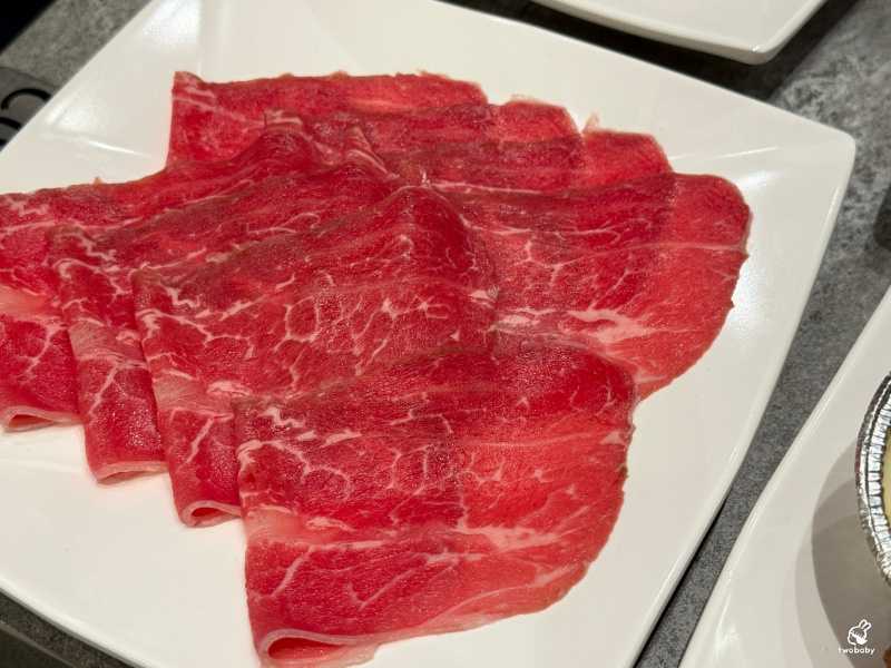 南台灣火鍋霸主《饗麻饗辣PLUS》進軍台北囉！火鍋＋Buffet吃到飽 CP值大升級一定要衝！饗麻饗辣PLUS LaLaport南港店菜色一覽 @兔貝比的菲比尋嚐