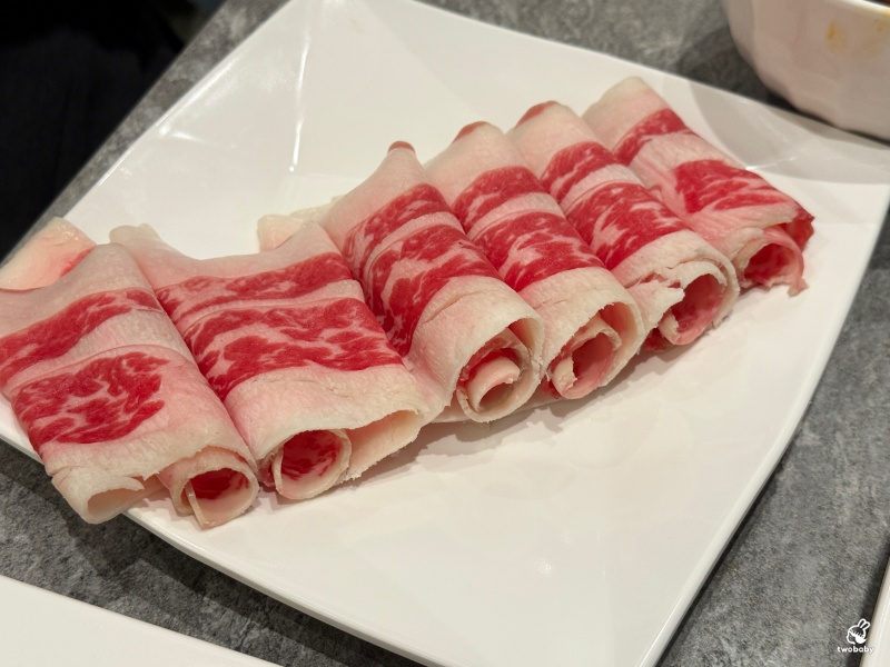 南台灣火鍋霸主《饗麻饗辣PLUS》進軍台北囉！火鍋＋Buffet吃到飽 CP值大升級一定要衝！饗麻饗辣PLUS LaLaport南港店菜色一覽 @兔貝比的菲比尋嚐