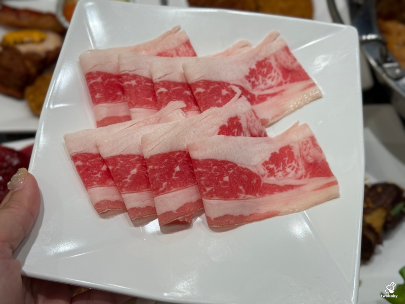 南台灣火鍋霸主《饗麻饗辣PLUS》進軍台北囉！火鍋＋Buffet吃到飽 CP值大升級一定要衝！饗麻饗辣PLUS LaLaport南港店菜色一覽 @兔貝比的菲比尋嚐