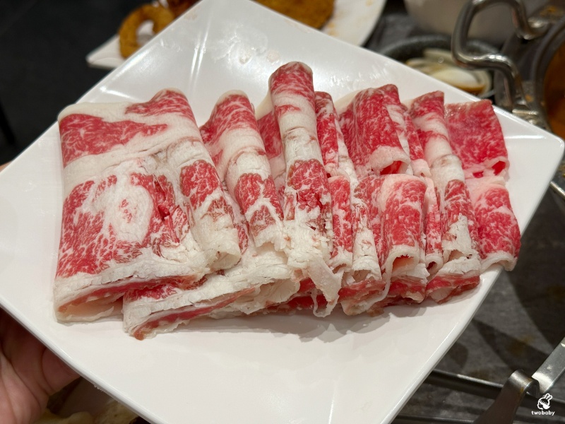 南台灣火鍋霸主《饗麻饗辣PLUS》進軍台北囉！火鍋＋Buffet吃到飽 CP值大升級一定要衝！饗麻饗辣PLUS LaLaport南港店菜色一覽 @兔貝比的菲比尋嚐