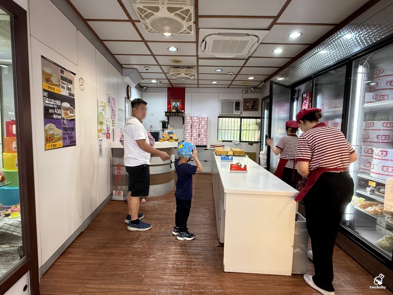 佳樂精緻蛋糕專賣店 不浮誇、沒有華麗造型，就是讓人一吃再吃的老派經典！ @兔貝比的菲比尋嚐