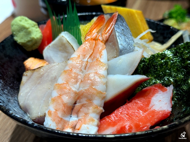【亞東醫院站美食推薦】美術系壽司板橋亞東店主打炙燒生魚丼、刺身、定食,飲料無限喝,CP值超高! @兔貝比的菲比尋嚐 【亞東醫院站美食推薦】美術系壽司板橋亞東店主打炙燒生魚丼、刺身、定食,飲料無限喝,CP值超高! @兔貝比的菲比尋嚐