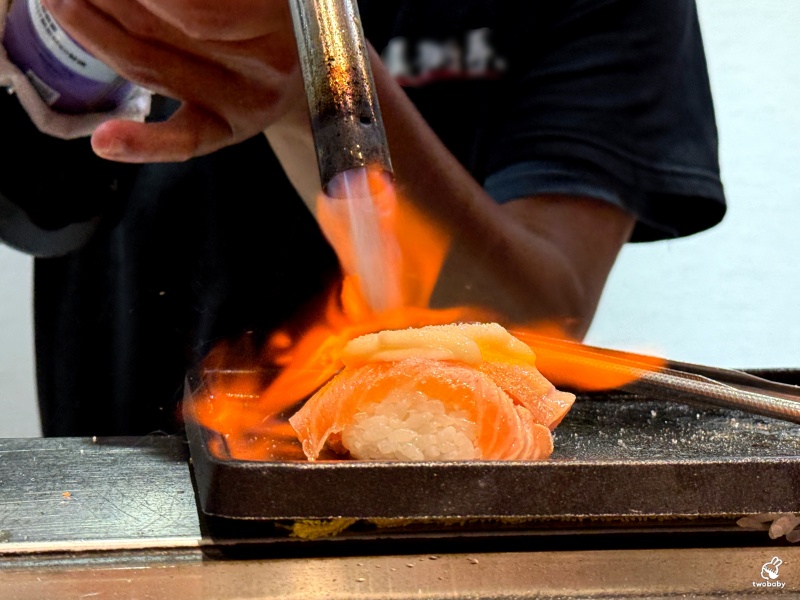 【亞東醫院站美食推薦】美術系壽司板橋亞東店主打炙燒生魚丼、刺身、定食,飲料無限喝,CP值超高! @兔貝比的菲比尋嚐 【亞東醫院站美食推薦】美術系壽司板橋亞東店主打炙燒生魚丼、刺身、定食,飲料無限喝,CP值超高! @兔貝比的菲比尋嚐